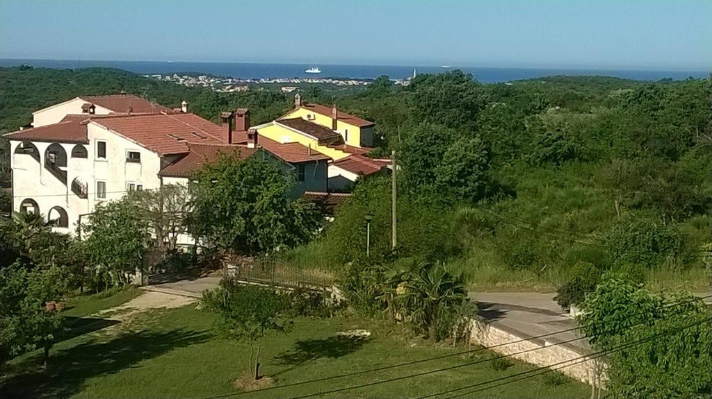 Apartments And Room Markovic Rovinjsko Selo Buitenkant foto